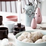 Skøn lampe fra Studio Snowpuppe i grå, her sammensat med to af de flotte twist puder fra 1+1 Design...
