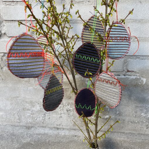 1+1 Design - Påskeæg med broderi
