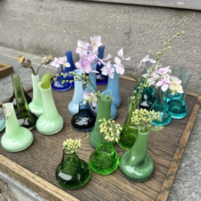 Bettina Schori - Glas vaser nye sommerfarver