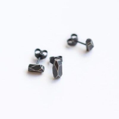 sarah-winther-fragment-studs-oxideret-oerestikker