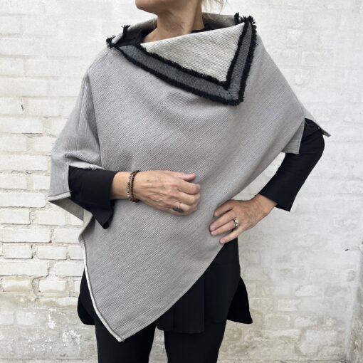 1+1 Design - Tokyo line Poncho (Grå)