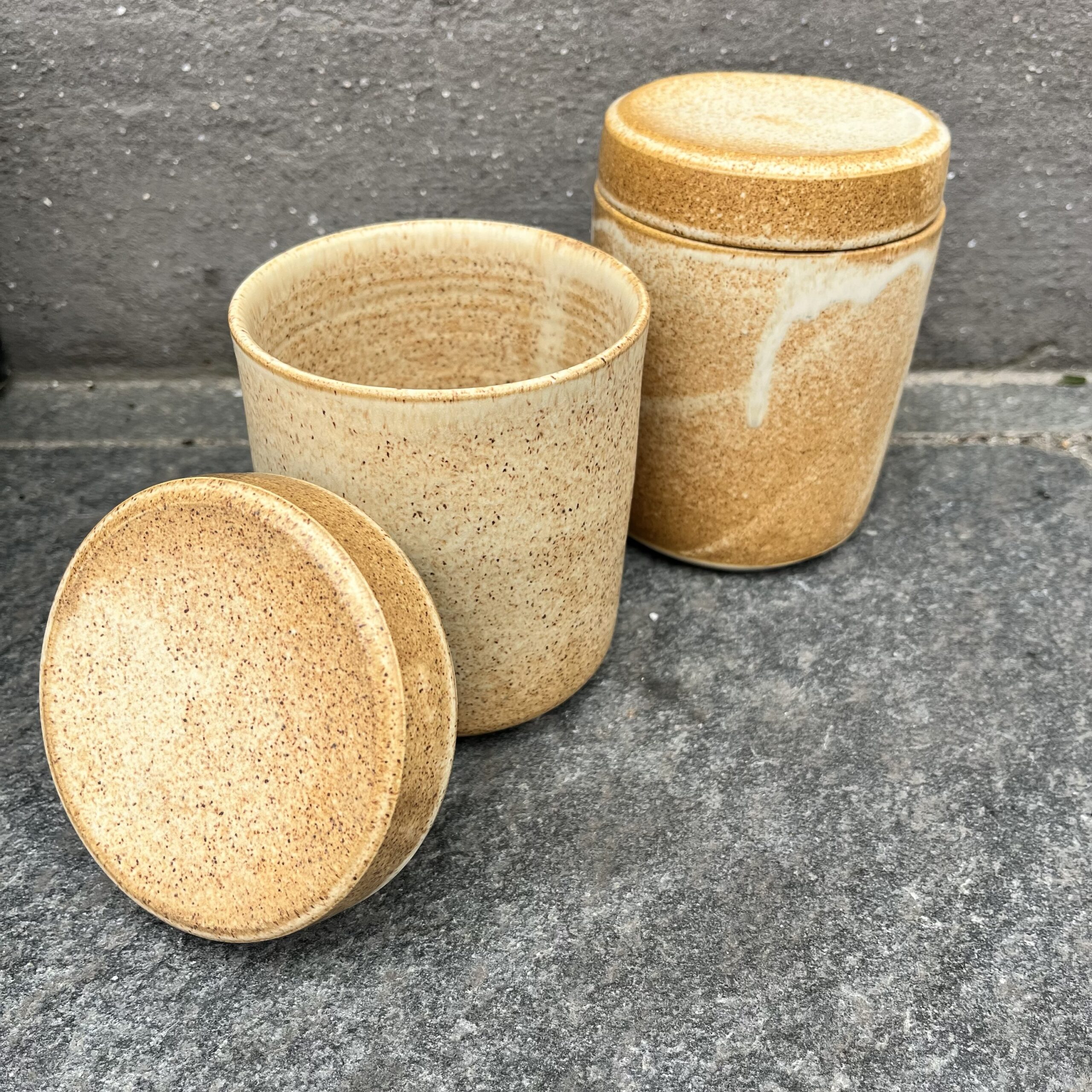 Julie Damhus - Oda Lågkrukke i brun