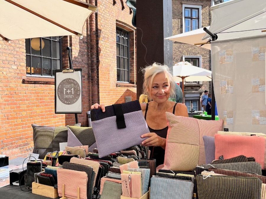 Stemningsbilleder fra Frue Plads kunsthåndværkermarked og valg af nyheder med hjem til hylderne i butikken i Aarhus.