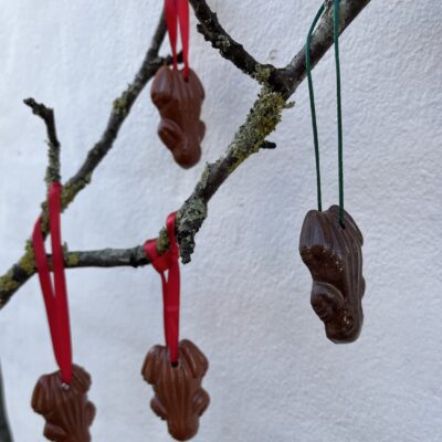 Christine Bendt  juletræsophæng chokoladefrøer