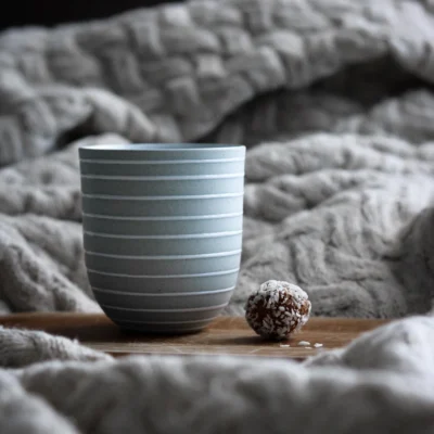 Mia Maya Design - Kaffekop, Stone Blue w/Strpies (200 ml)