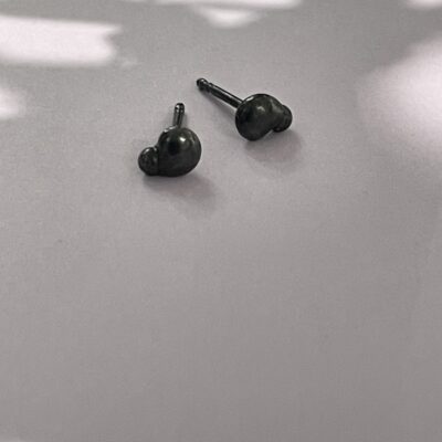 Karina Hunnerup - BLYP ørestikker - Oxyderet sterling sølv