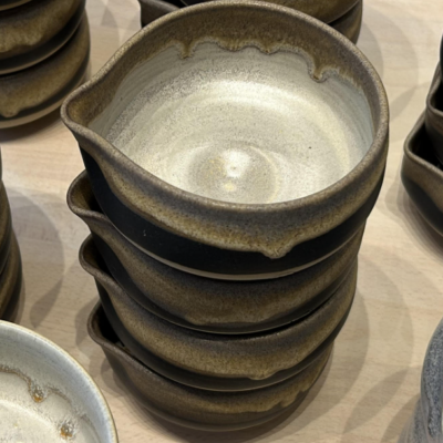 Signe Schmidt - Keramik - Matchaskåle u. hældetud - Brun