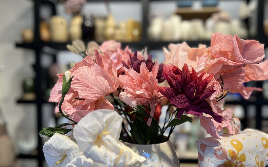 Nyhedsbrev – Farver, fordybelse og sanselige oplevelser i butikken