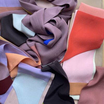 Pia Toustrup- Tørklæde i silke (Violet, rosa, malve)