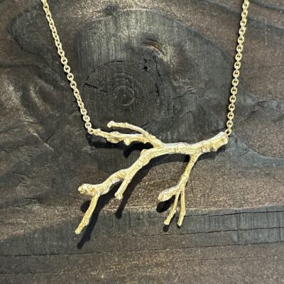 Annette Dickow - From the forest halskæde i forgyldt og oxyderet sølv