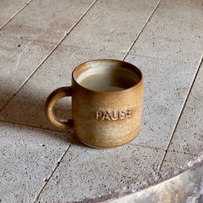 Julie Damhus – PAUSE kop (brun)